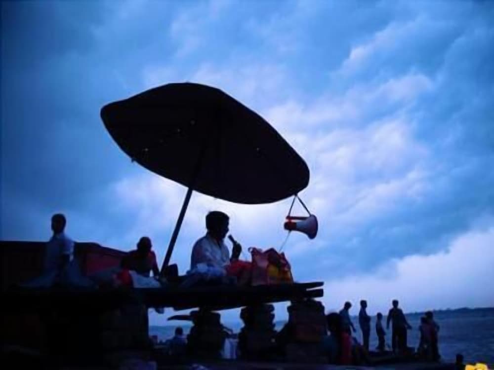 Фото Adb Rooms Hotel Surabhi International