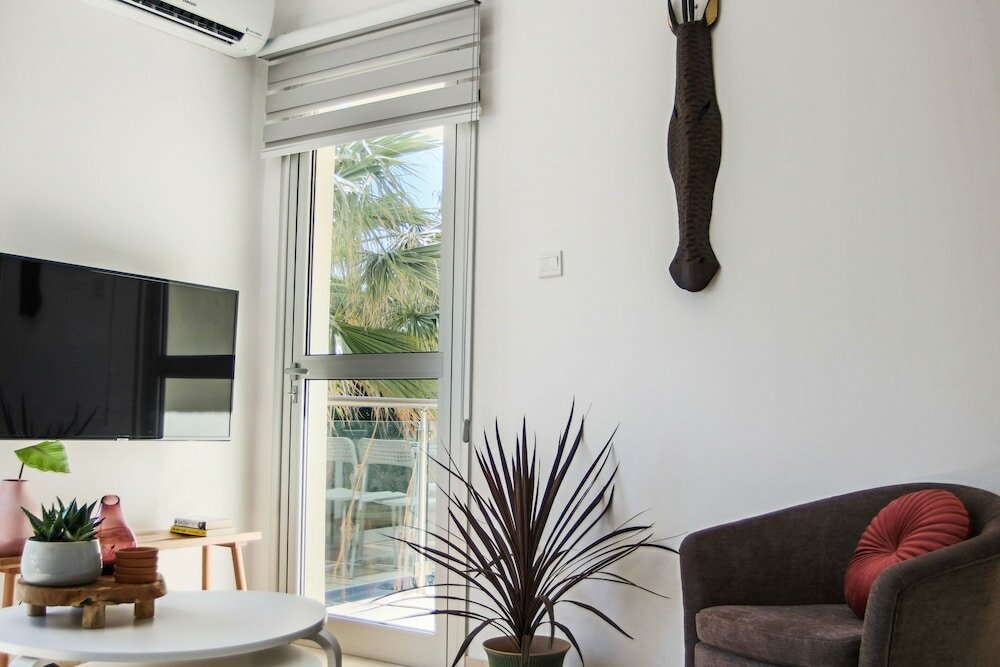 Фото Phaedrus Living: Seaside Flat Constantinos 111