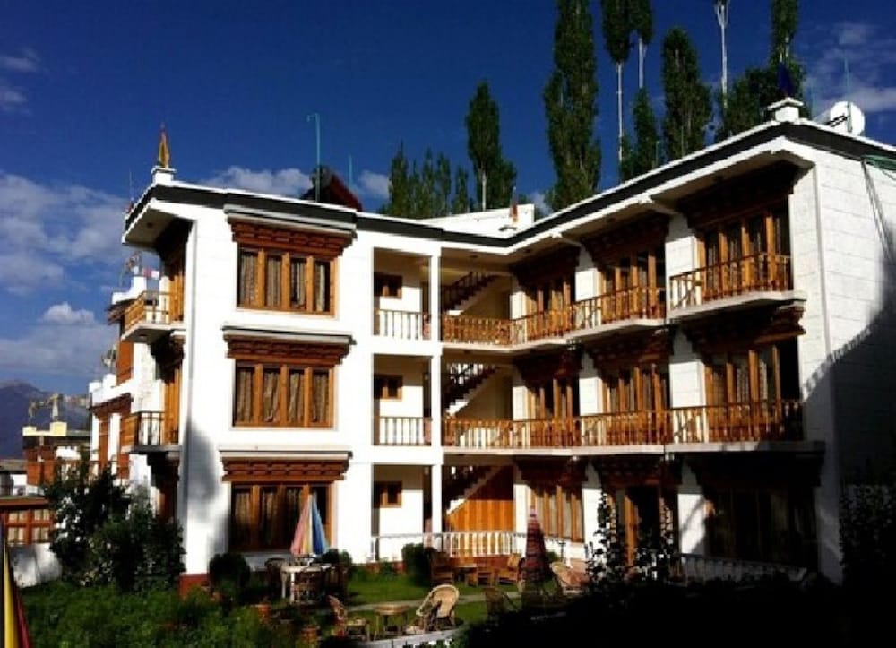 Фото отеля 1