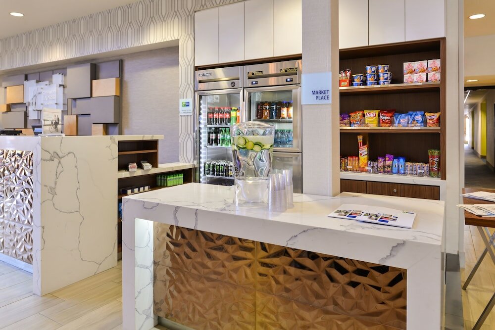 Фото Holiday Inn Express & Suites Elk Grove Central - Hwy 99, an Ihg Hotel