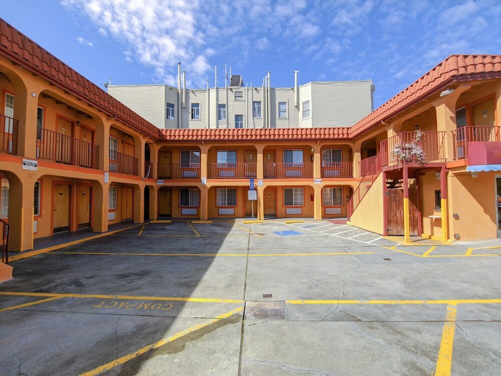 Фото Inn at Golden Gate