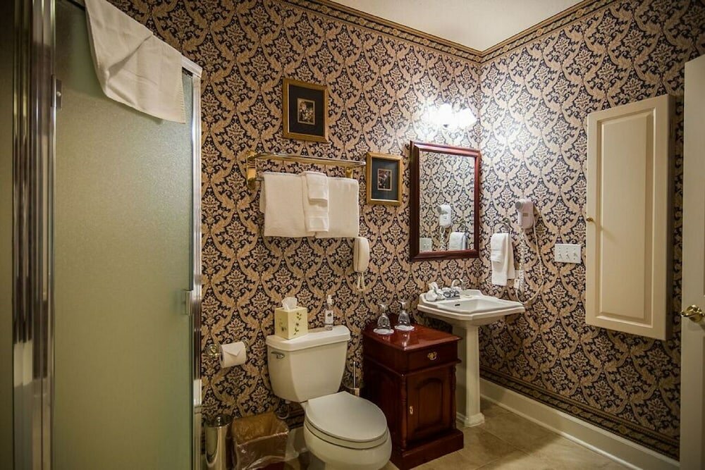 Фото Campbell House Inn