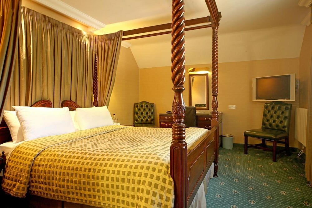 Фото The Royal Toby Hotel