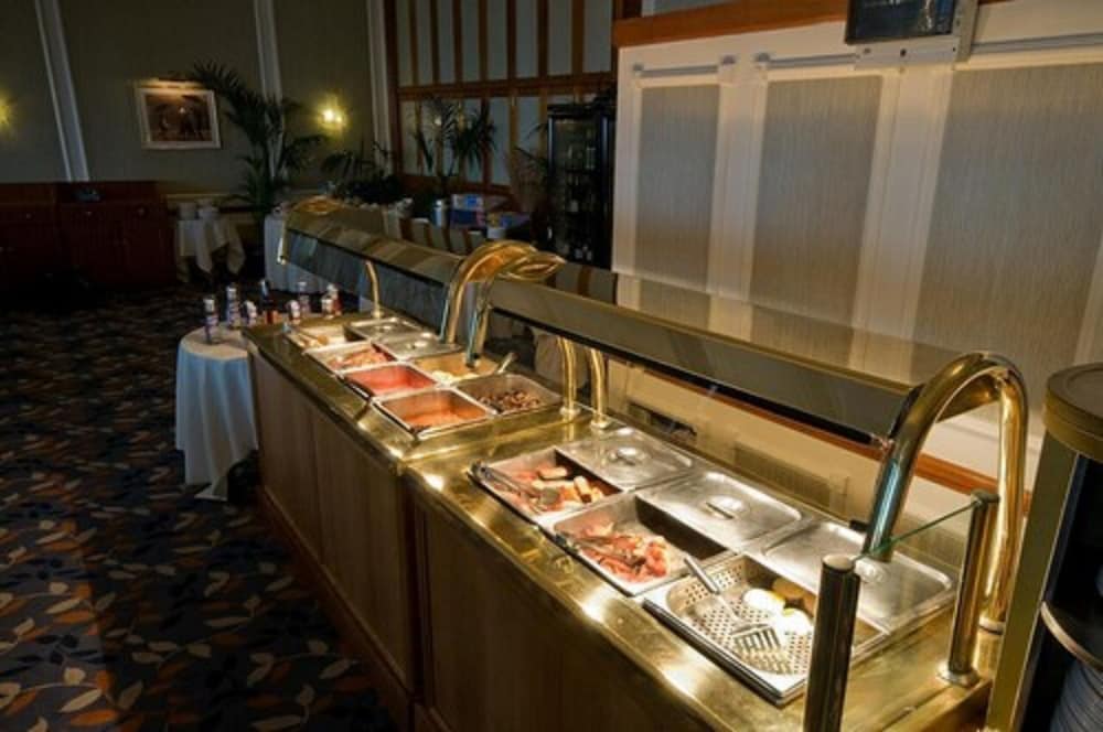 Фото The Royal Beach Hotel