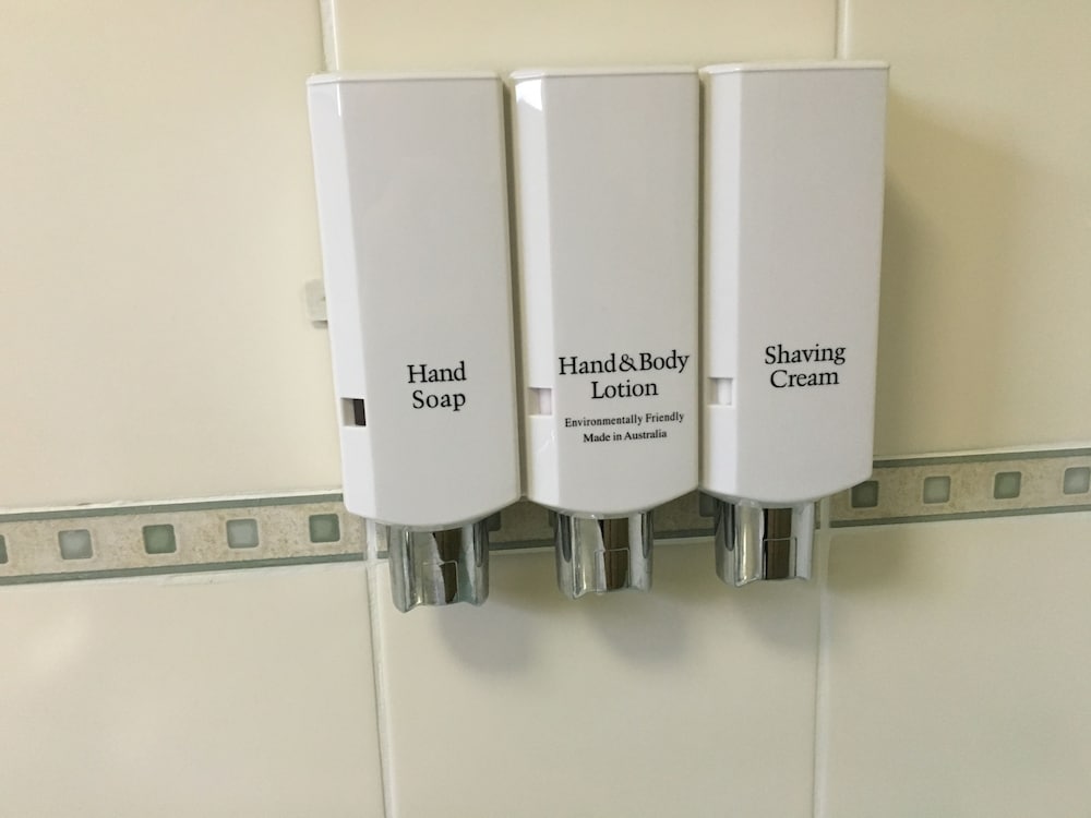 Фото Bay Village Tropical Retreat & Apartments