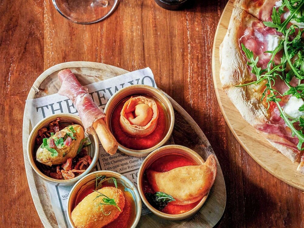 Фото Swissotel The Stamford, Singapore