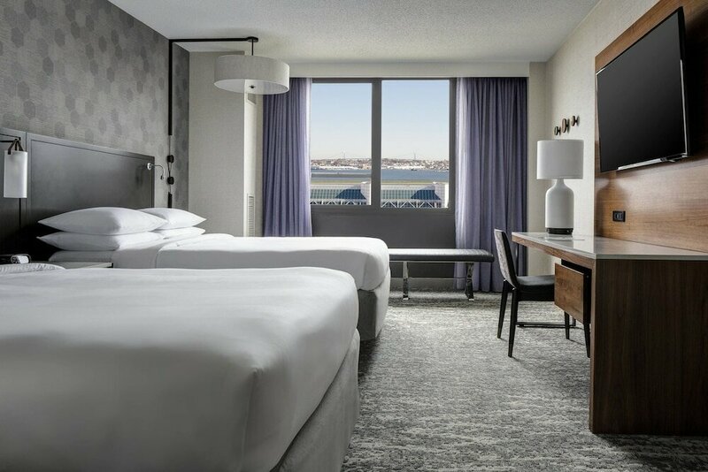 Гостиница New York LaGuardia Airport Marriott в Нью-Йорке