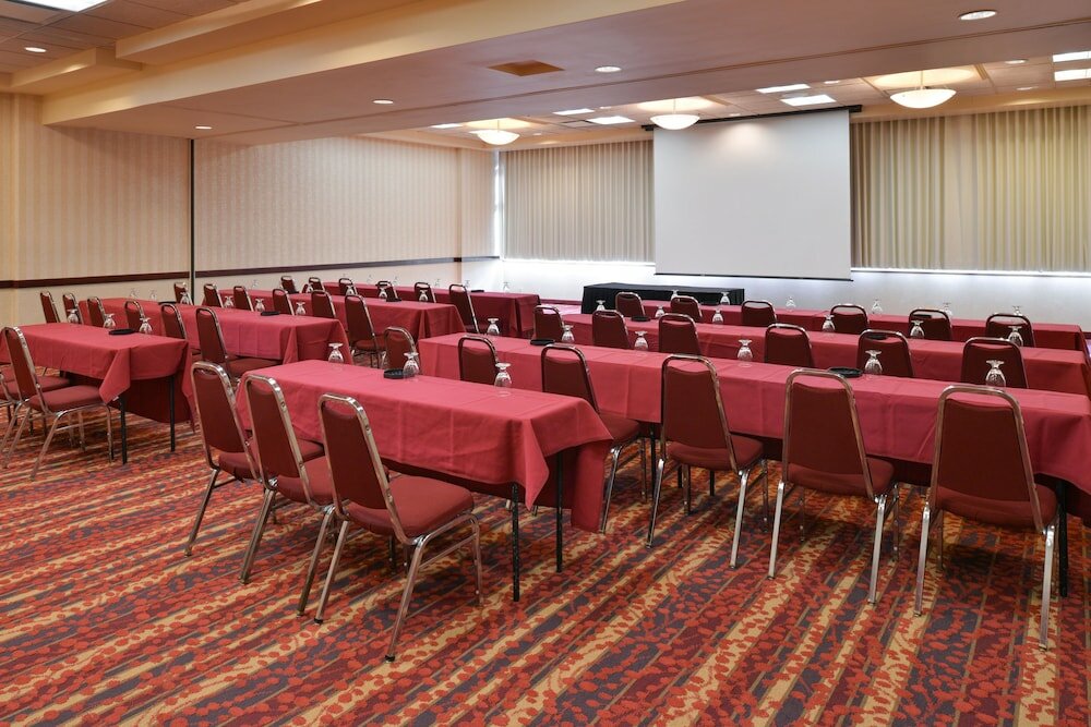 Фото Comfort Inn & Suites Downtown Tacoma