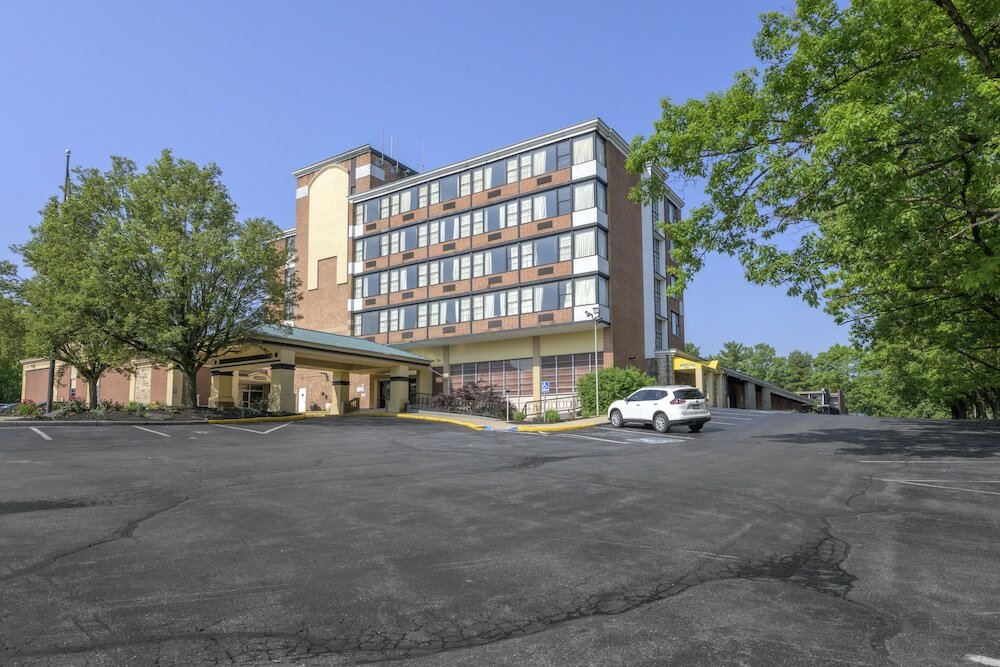 Фото Days Inn & Suites by Wyndham Lebanon Pa