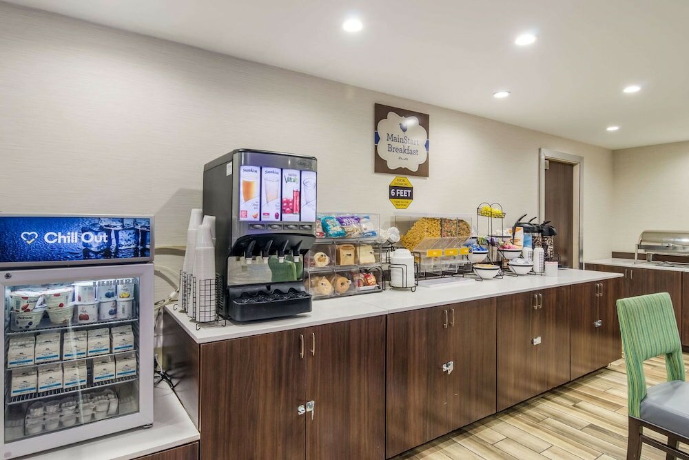 Фото Comfort Inn & Suites