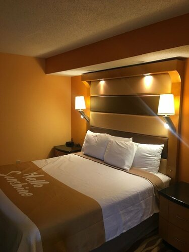 Гостиница Days Inn & Suites by Wyndham Albany в Олбани