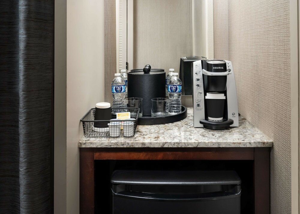 Фото Sonesta Redondo Beach & Marina