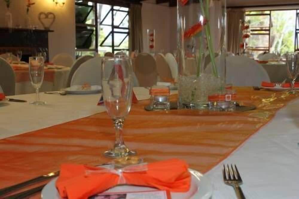 Фото Far Hills Hotel