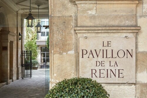 Гостиница Pavillon de La Reine в Париже