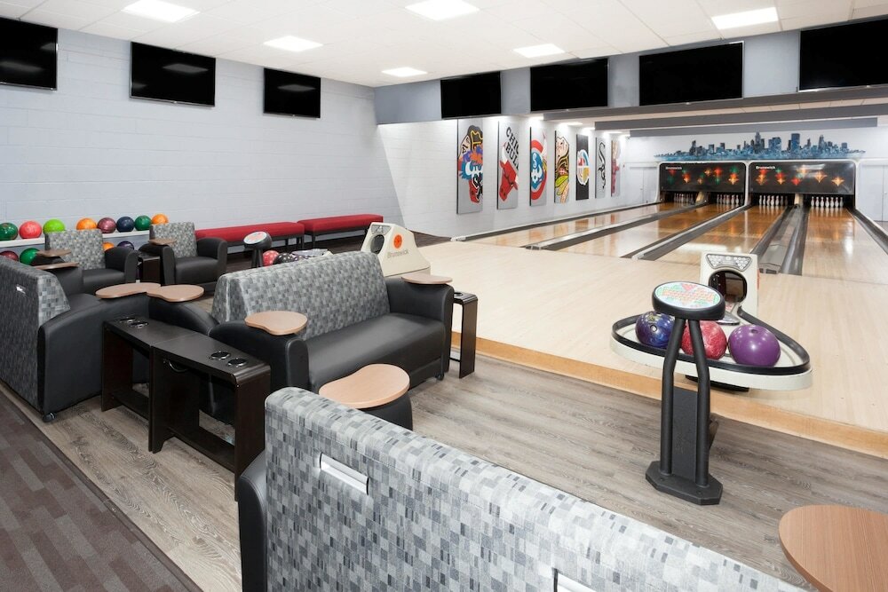 Фото Ramada Plaza by Wyndham Chicago North Shore