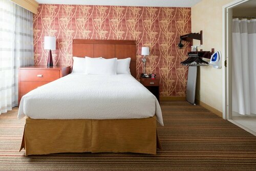 Гостиница Courtyard by Marriott Des Moines West Clive