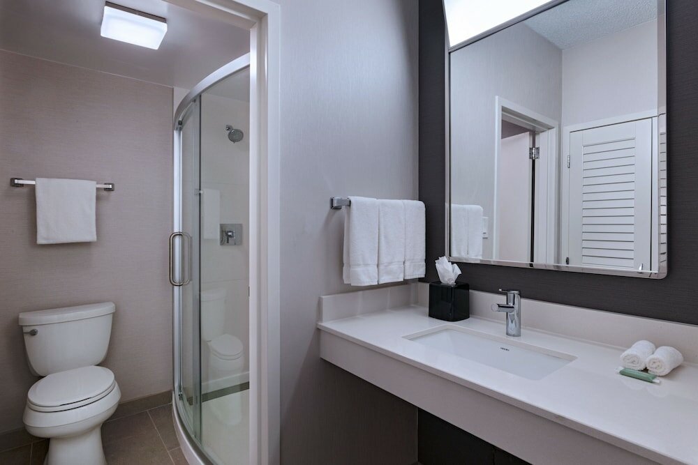 Фото Courtyard by Marriott Dallas Richardson at Spring Valley