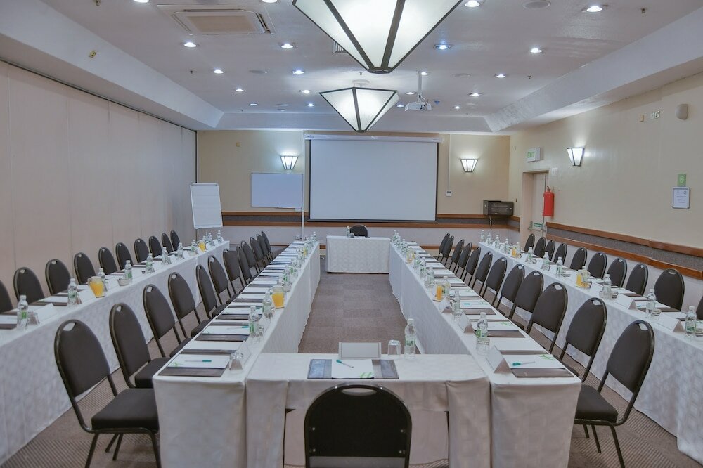 Фото Holiday Inn Harare, an Ihg Hotel