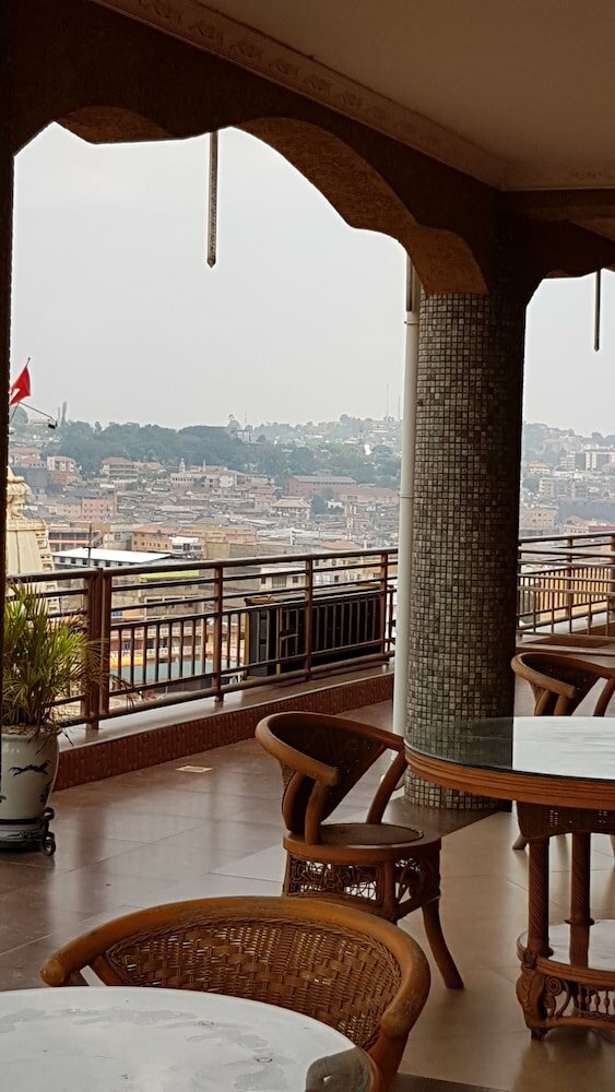 Фото Biraj International Hotel