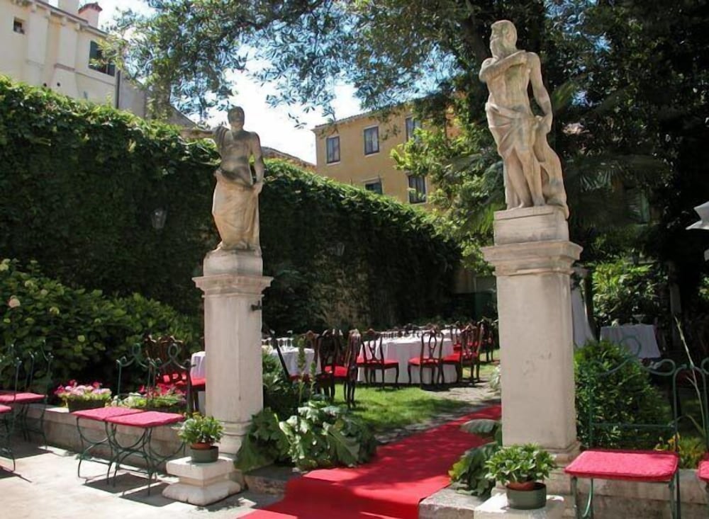 Фото Hotel Palazzo Abadessa