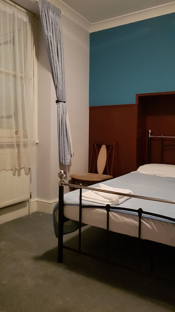 Фото Mandalay Picton House Hotel