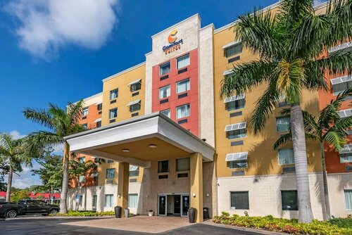 Гостиница Comfort Suites Fort Lauderdale Airport South & Cruise Port в Дания Бич