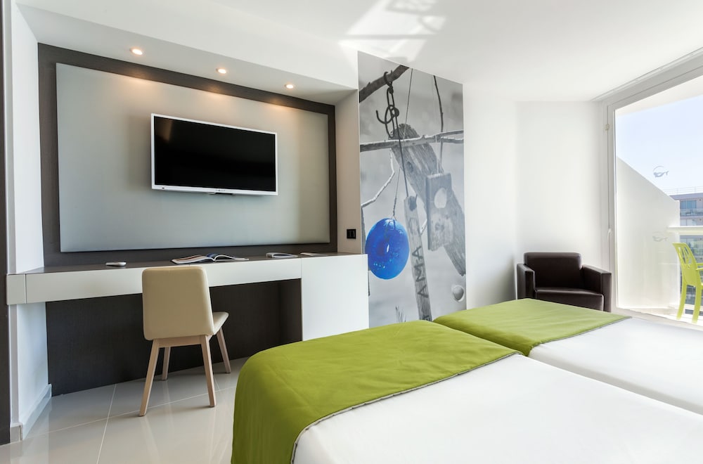 Фото The Ibiza Twiins Hotel