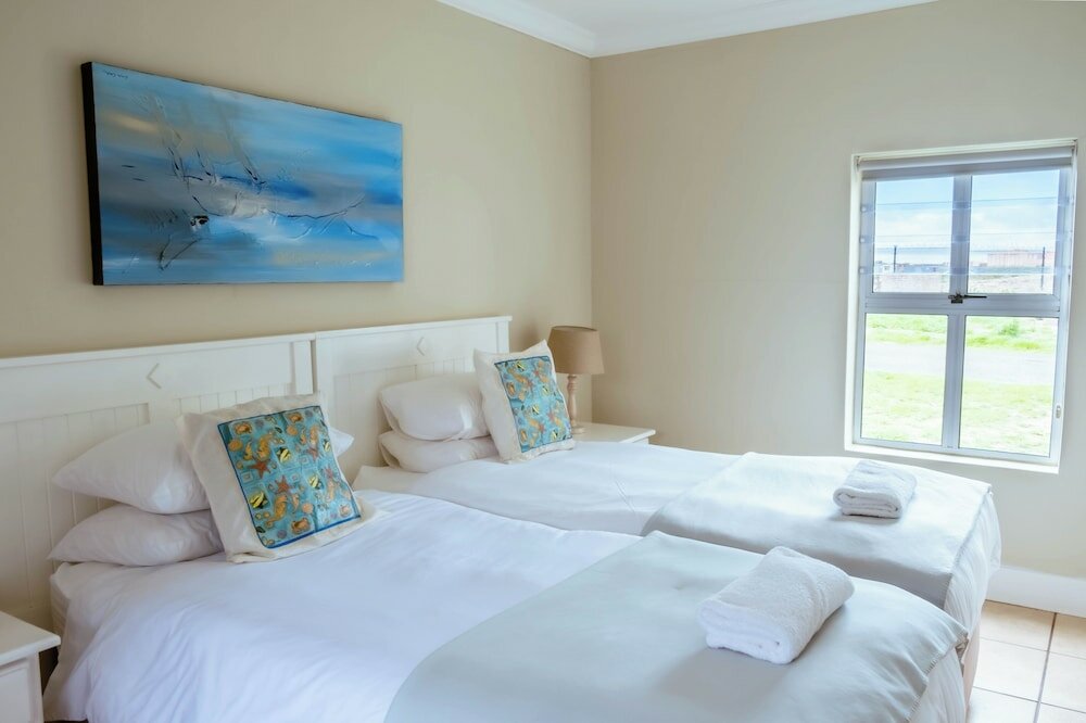 Фото Blue Bay Lodge