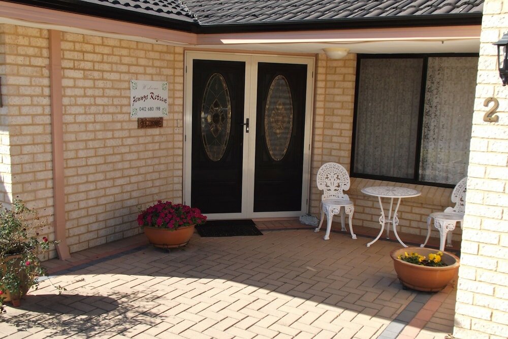 Фото Jennys Retreat B&b