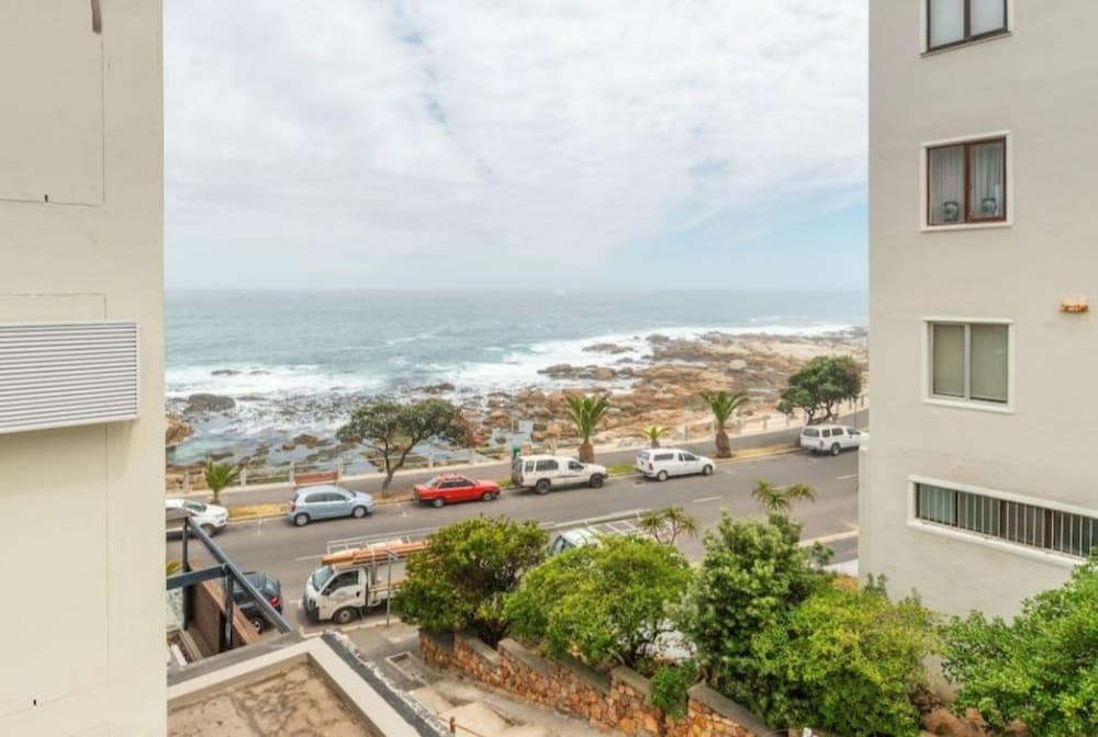 Фото Bantry Beach Luxury Suites