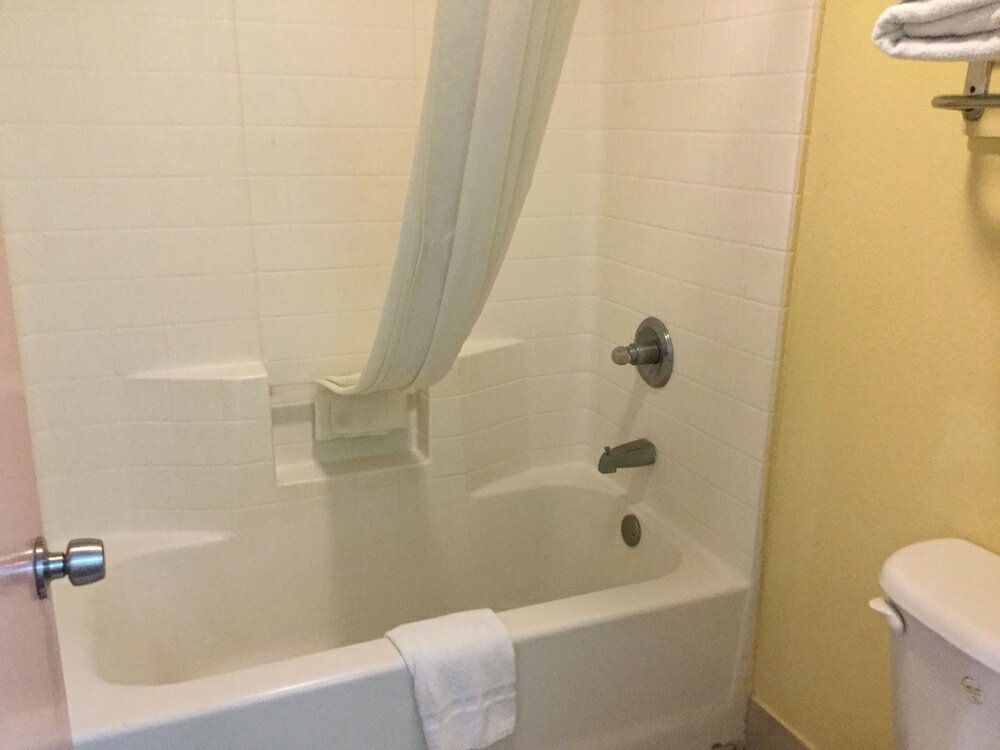 Фото Luxury Inn and Suites Seaworld Lackland