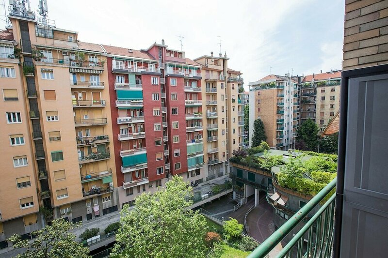Гостиница Lorenteggio Studio Apt в Милане