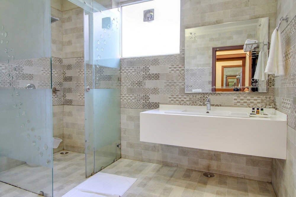 Фото Maulik Mansion Resort