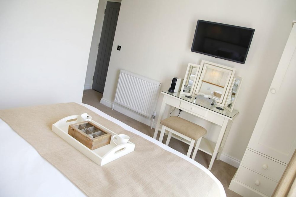 Фото The Estuary Bar and Rooms