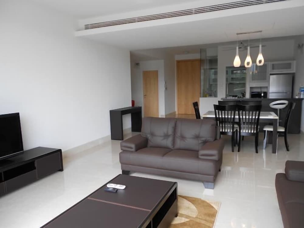 Фото Brunsfield Embassyview Condosuite