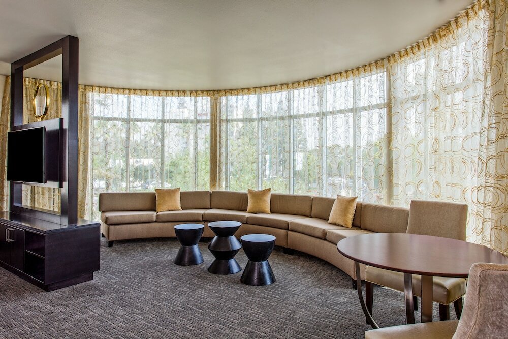 Фото Holiday Inn Express & Suites Anaheim Resort Area, an Ihg Hotel