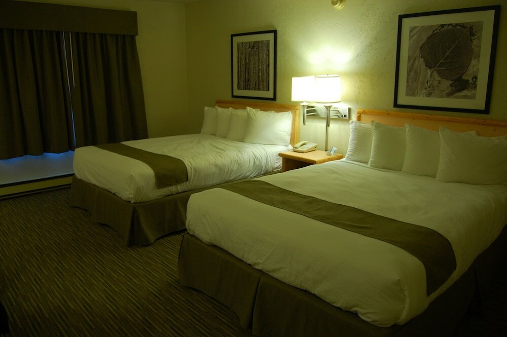 Фото Days Inn and Suites by Wyndham Downtown Missoula-University