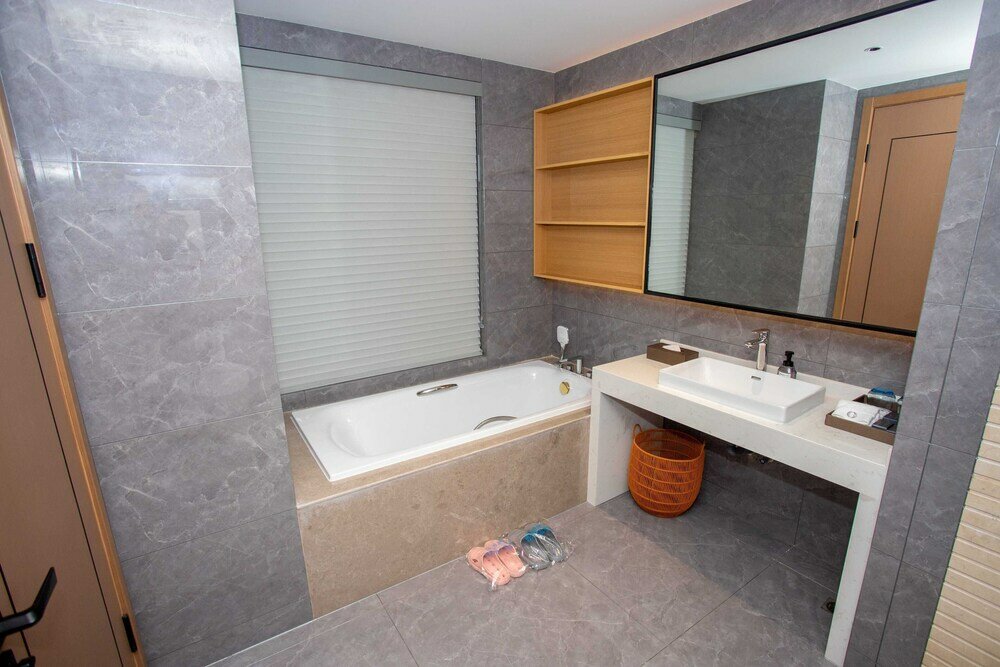 Фото LC International Hotel