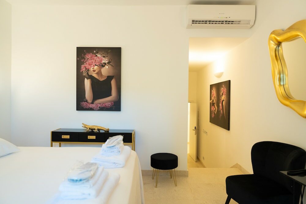 Фото The White Knight Premium Boutique Hotel