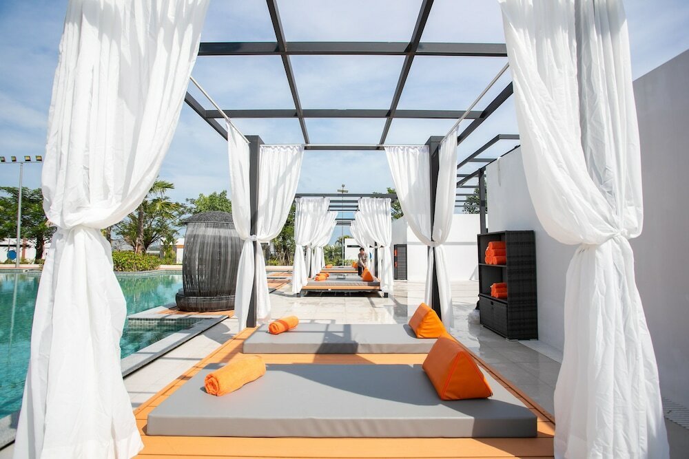 Фото Wonderland Suites and Resort