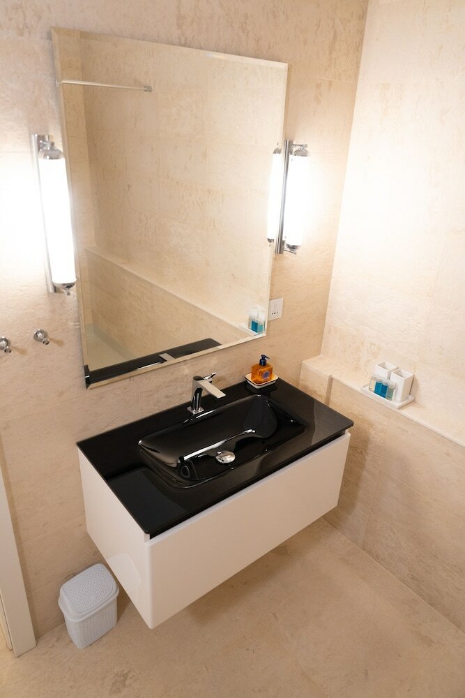 Фото The White Knight Premium Boutique Hotel