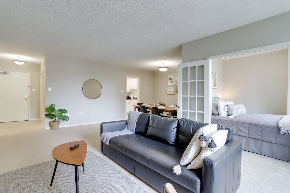 Фото Magnificent Condo Crystal City With Gym