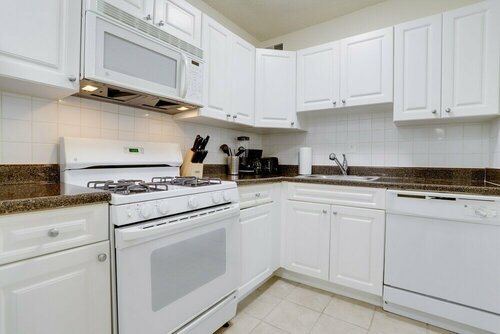 Гостиница Magnificent Condo Crystal City With Gym в Арлингтоне