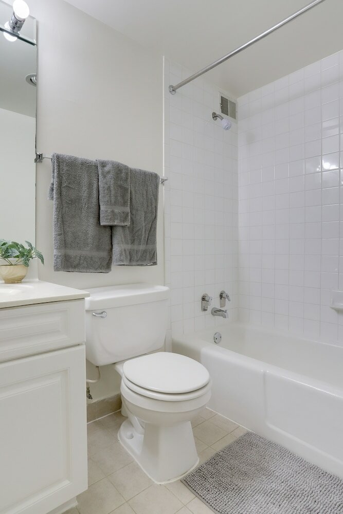 Фото Magnificent Condo Crystal City With Gym