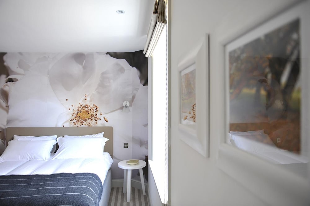 Фото The Crown hotel