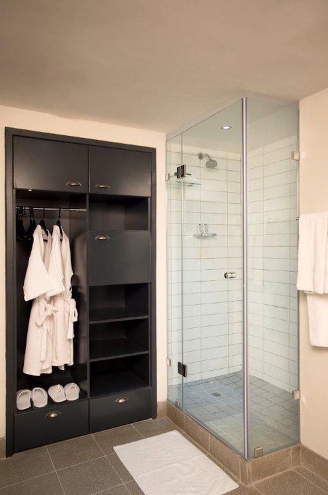 Фото The Portswood Hotel