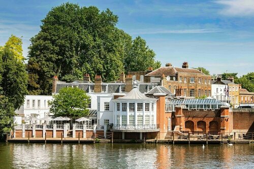 Гостиница The Mitre Hotel Hampton Court в Лондоне