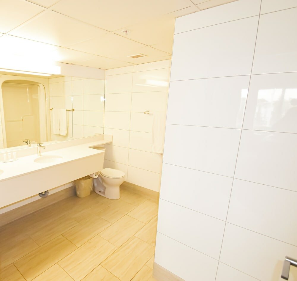 Фото Canad Inns Destination Centre Club Regent Casino Hotel
