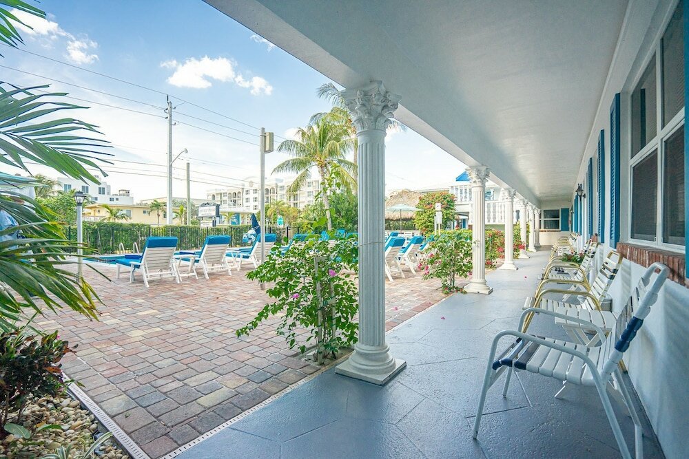 Фото Carriage House Resort Motel