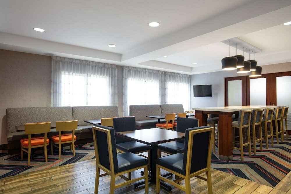 Фото Hampton Inn Medford